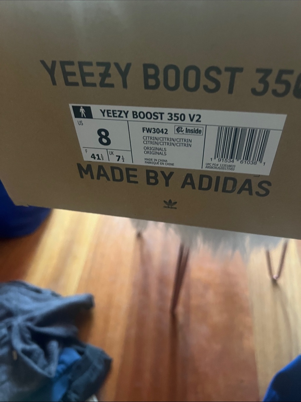 Yeezy Boost 350 V2 in Light Tan - Picture 3 of 3